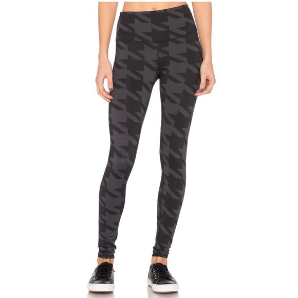 ALO Yoga Pants - Alo Yoga Airbrush Legging